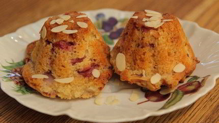 Летние фруктово-ягодные маффины с белым шоколадом