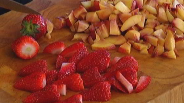 летние фруктово-ягодные маффины с белым шоколадом