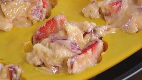 летние фруктово-ягодные маффины с белым шоколадом