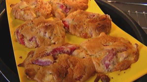 летние фруктово-ягодные маффины с белым шоколадом