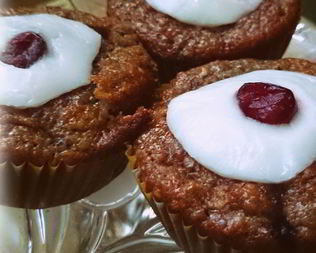 Лимонные маффины с черникой и сушенной клюквой