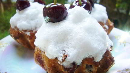 Маффины с черешней внутри