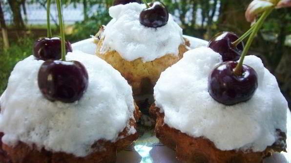 маффины с черешней внутри