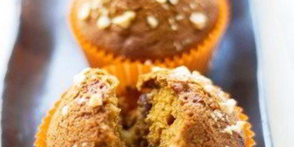 Рецепт маффинов с грецкими орехами и джемом