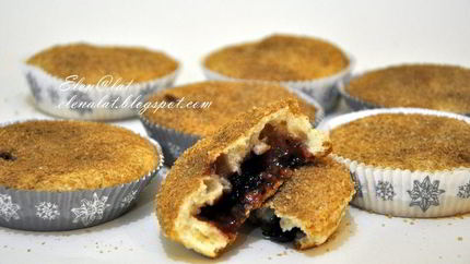 Маффины с корицей, коричневым сахаром и вареньем