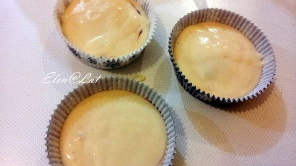 маффины с корицей, коричневым сахаром и вареньем