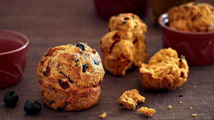 Маффины с маслинами и вялеными помидорами