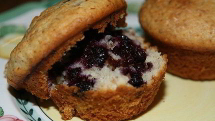 Маффины с замороженной черникой и миндалем