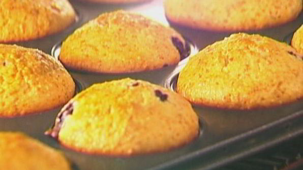 маффины с замороженной черникой и миндалем