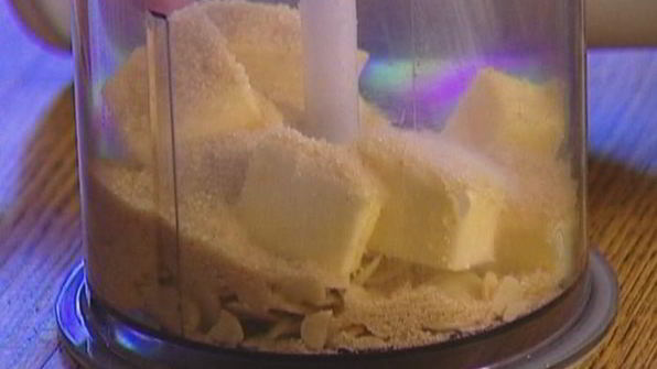 маффины со свежей малиной и миндальной корочкой