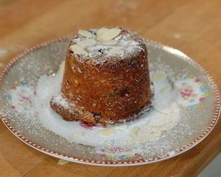 Миндальные маффины с вишней