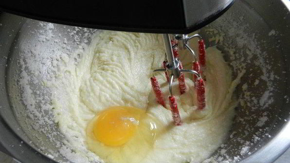 нежные шоколадные маффины и крем для украшения