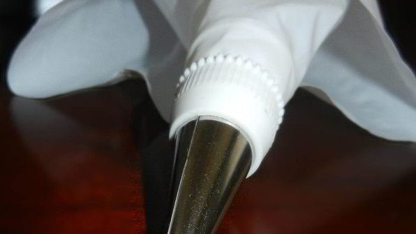 нежные шоколадные маффины и крем для украшения