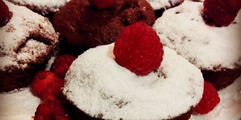 Рецепт шоколадных маффинов с малиной