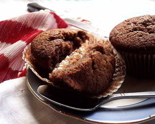 Шоколадные маффины с творожной начинкой