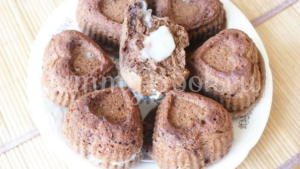 шоколадные маффины с заварным кремом