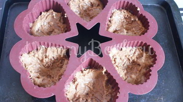 шоколадные маффины с заварным кремом