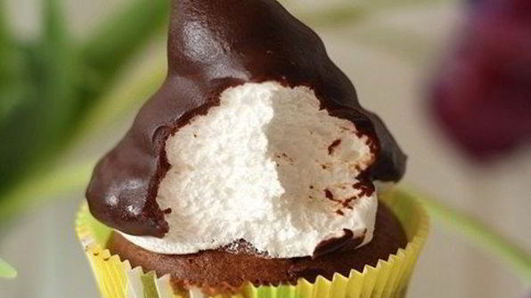 шоколадные маффины с зефирным кремом