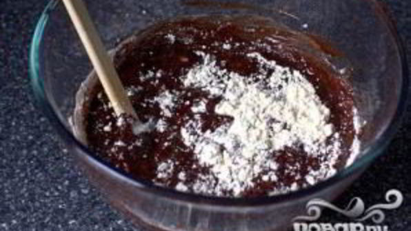 шоколадные маффины со сливками и вишней