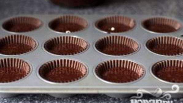 шоколадные маффины со сливками и вишней