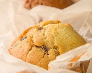 Сладкие маффины с цукини и грецкими орехами