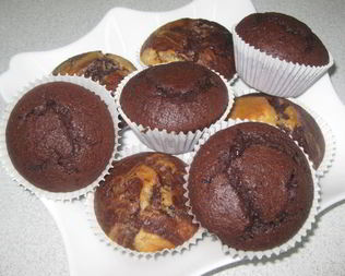 Цветущие пестрые маффины