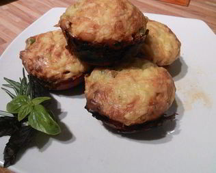 Закусочные маффины в стаканчиках из чоризо-салями