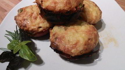 Закусочные маффины в стаканчиках из чоризо-салями