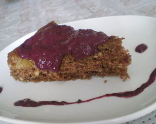 Ежевично-творожный соус к шоколадному маннику