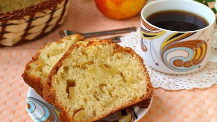 Манник на кефире с яблоками