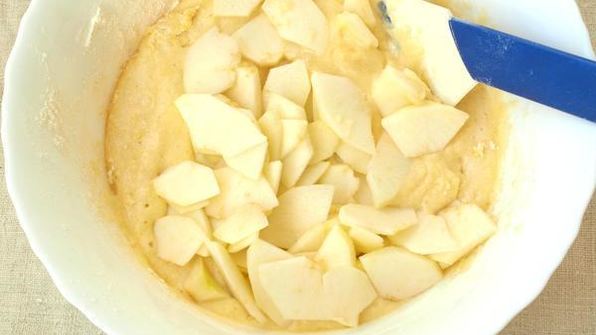 манник на кефире с яблоками