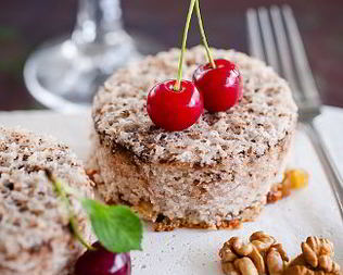 Манник с изюмом и орехами в мультиварке