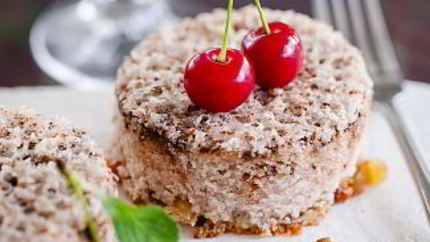 Манник с изюмом и орехами в мультиварке