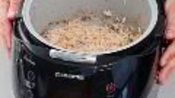 манник с изюмом и орехами в мультиварке