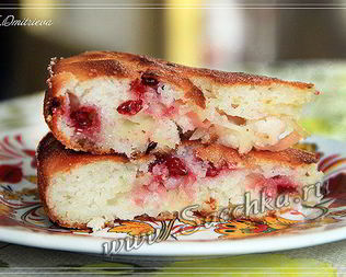 Манник с яблоком и брусникой