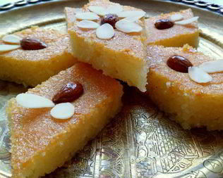 Намура — арабский манник, пропитанный сиропом с ароматом роз и флердоранжа