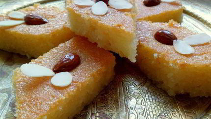 Намура — арабский манник, пропитанный сиропом с ароматом роз и флердоранжа