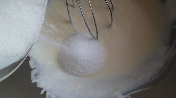 намура — арабский манник, пропитанный сиропом с ароматом роз и флердоранжа