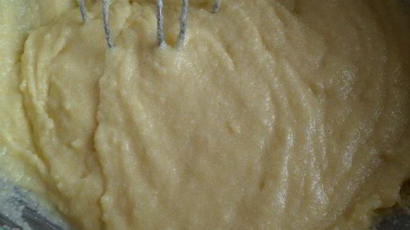 намура — арабский манник, пропитанный сиропом с ароматом роз и флердоранжа