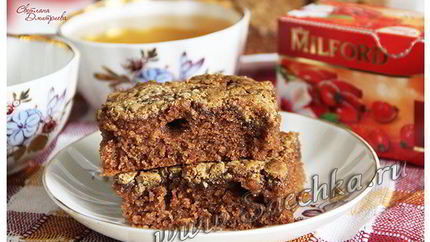 Шоколадный манник на кефире с халвой