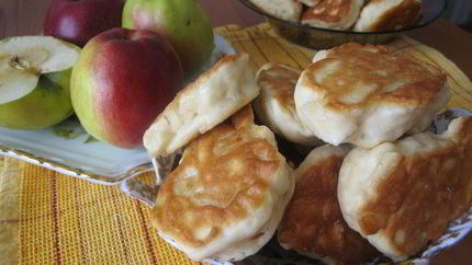 Бабушкины оладьи с мясом и яблоками