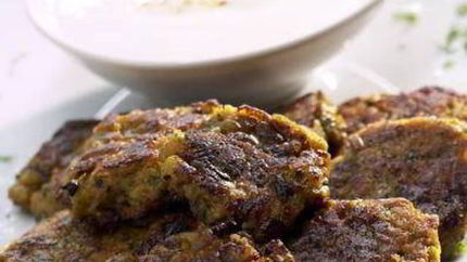 Баклажановые оладьи с соусом