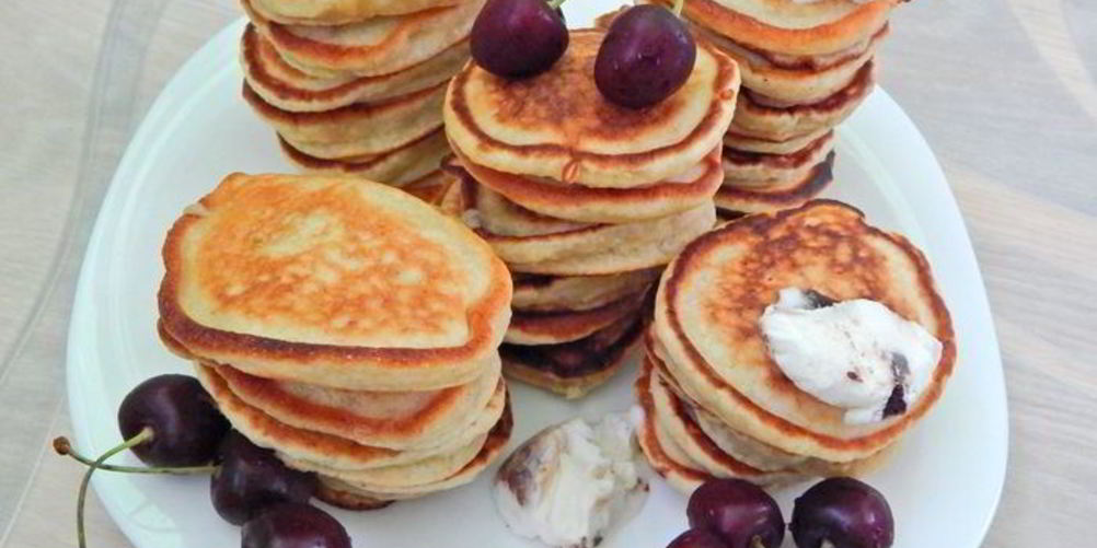 Рецепт банановых оладушек с пломбиром