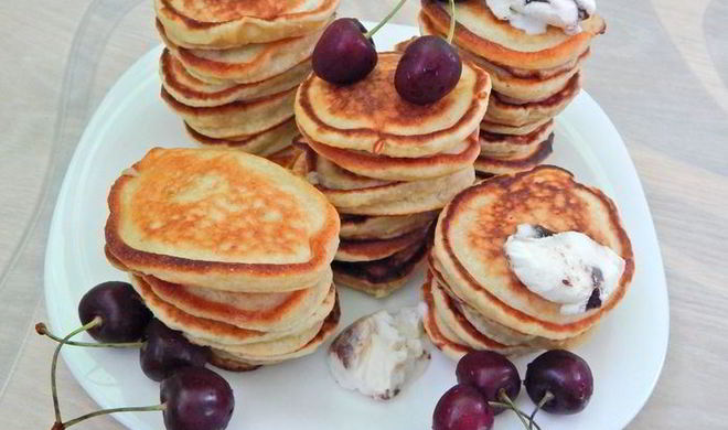 Банановые оладушки с пломбиром