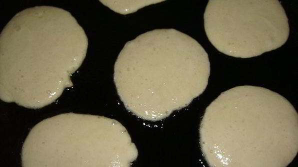 банановые оладушки с пломбиром