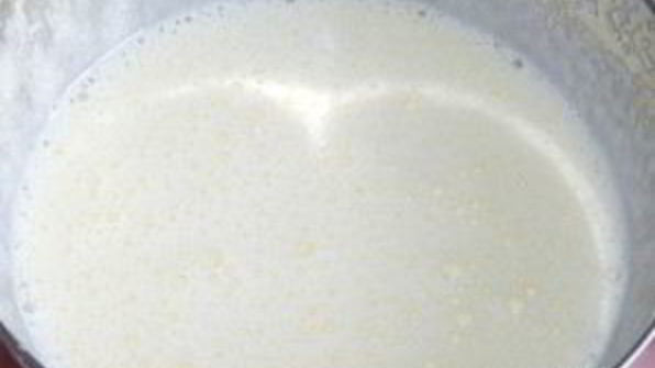 бисквитные оладьи с черной смородиной