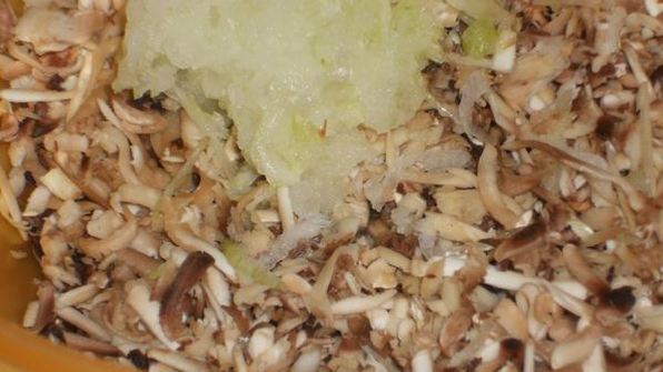 кабачковые оладушки с грибами