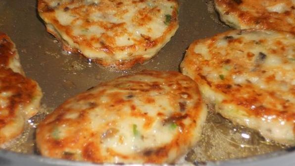 кабачковые оладушки с грибами