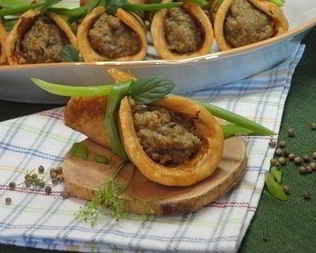 Кабачковые оладьи с грибной икрой