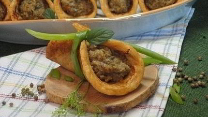 Кабачковые оладьи с грибной икрой